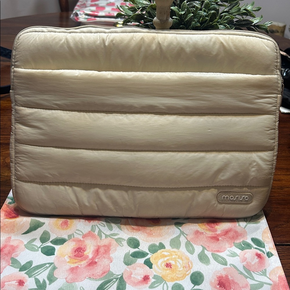 💥2/$10 
MOSISO Cream Puffy Laptop  Zipper Sleeve 14”x10”